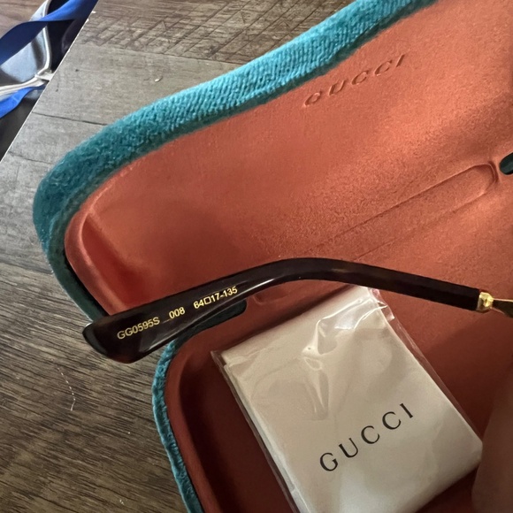 GUCCI sunglasses - Picture 4 of 4